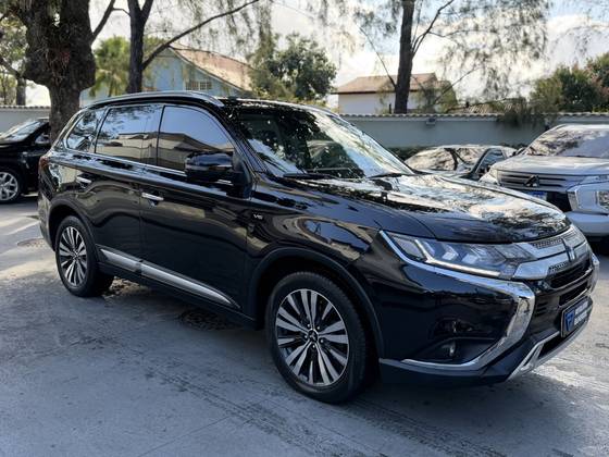 MITSUBISHI OUTLANDER 3.0 MIVEC V6 GASOLINA HPE-S AWD AUTOMÁTICO MITSUBISHI OUTLANDER 3.0 MIVEC V6 GASOLINA HPE-S AWD AUTOMÁTICO